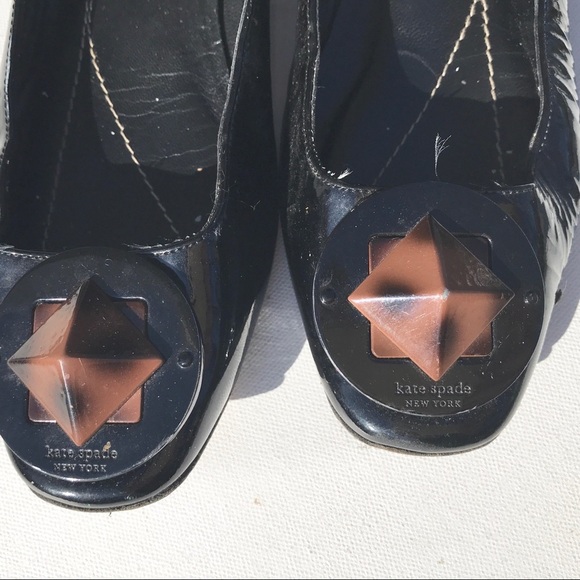 KATE SPADE black patent flats shoe 6 tortoise logo - Picture 3 of 6